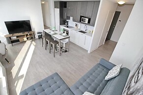 Executive 3Br in Entertainment District
