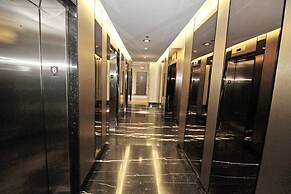 Executive 3Br in Entertainment District