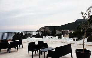 Pearl Beach Hotel