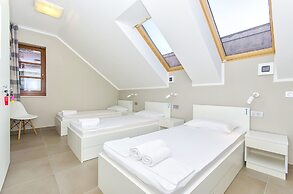 Hostel Dvor
