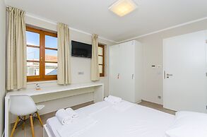 Hostel Dvor