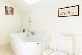 Pleasant 2-Storey City Apartment