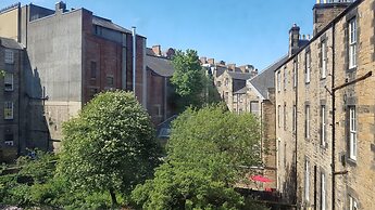 Luxury Central Old Town Suite Edinburgh