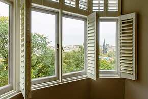 Grand Edinburgh Castlehill Apartment