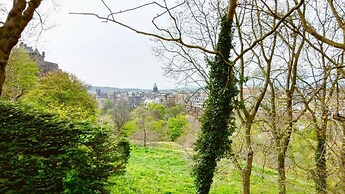 Grand Edinburgh Castlehill Apartment