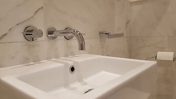 Grand Edinburgh Castlehill Apartment