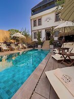 Parna Hotel