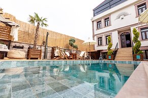 Parna Hotel