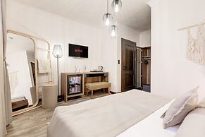 Parna Hotel