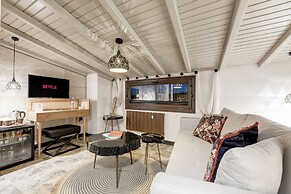 Parna Hotel