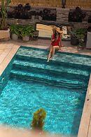 Parna Hotel