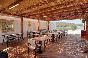 Parna Hotel