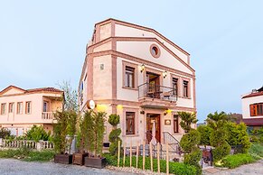 Parna Hotel