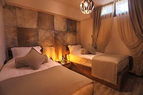 Parna Hotel