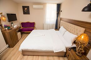 Corner Garden Hotel