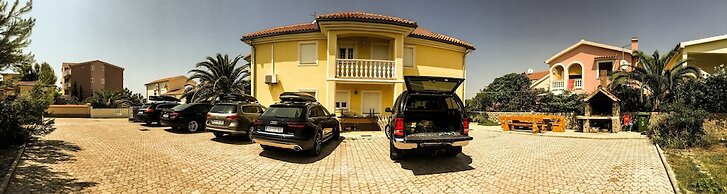 Apartments Dernaj