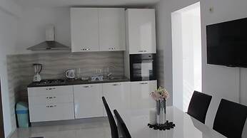 Comfortable 2 Bedroom Apartment