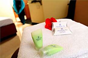 Nahar Manchester Inn