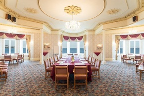 Redcliffe Hotel