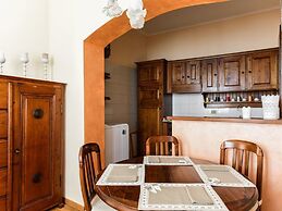 Trevi Fountain Home