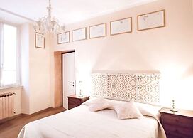 Trevi Fountain Home