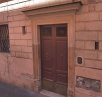 Trevi Fountain Home