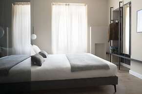 Della Spiga Suites by Brera Apartments