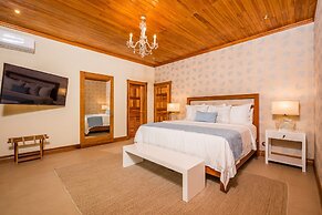 Blue Jewel Oceanfront Private Villa