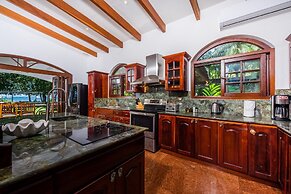 Blue Jewel Oceanfront Private Villa