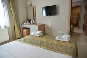 Ebruli Otel Cunda