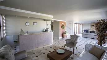 Ebruli Otel Cunda