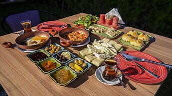 Ebruli Otel Cunda