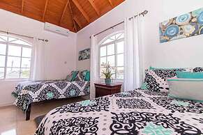 Runaway Bay Gem Villa