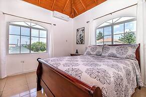 Runaway Bay Gem Villa