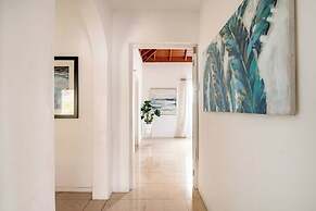 Runaway Bay Gem Villa