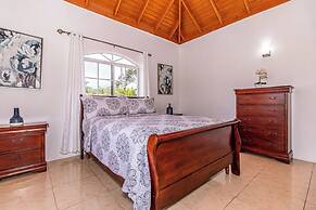 Runaway Bay Gem Villa