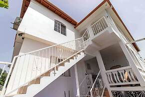 Runaway Bay Gem Villa