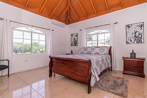 Runaway Bay Gem Villa