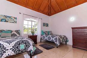 Runaway Bay Gem Villa