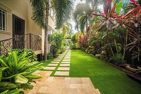 Orchids & Palms Villa