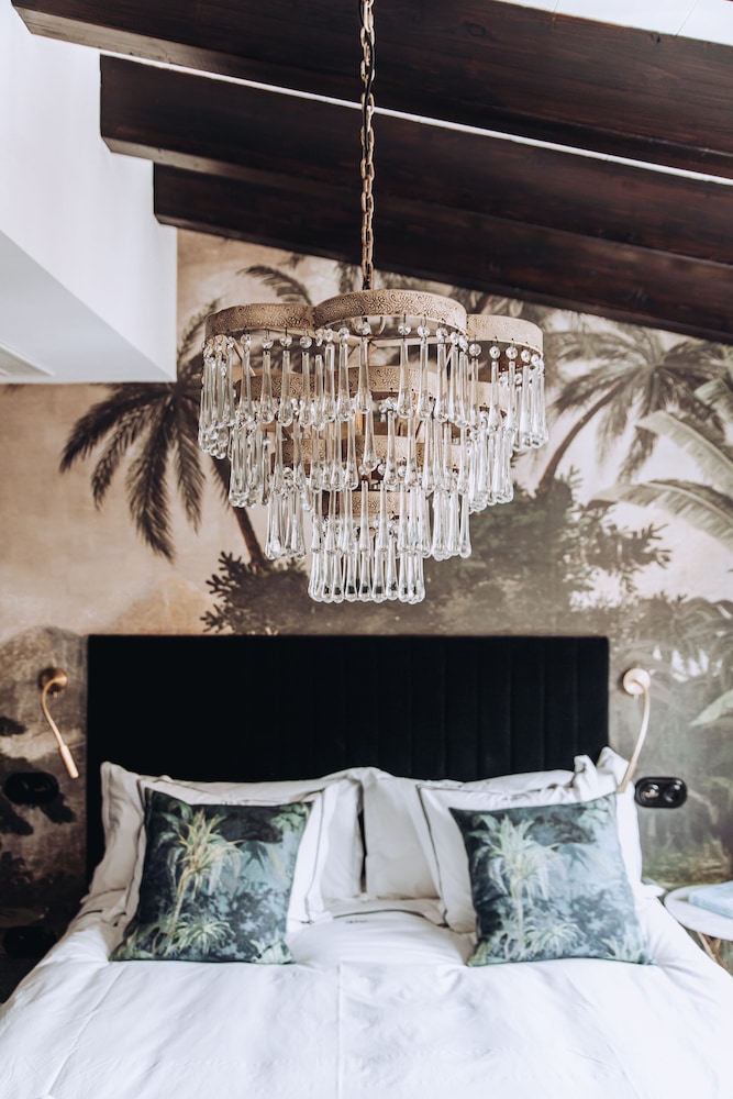 Ocho Suites & Kitchen