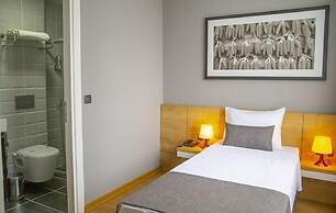 Uzer Otel