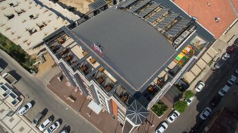 Can Deluxe Hotel