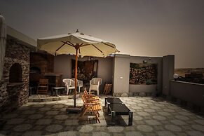 Queen Pyramids View Inn