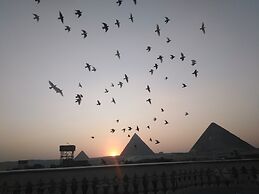 Queen Pyramids View Inn