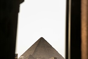 Queen Pyramids View Inn