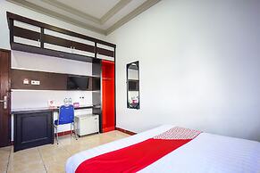 Riverside Hotel