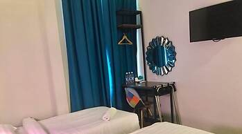W Hotel Cemerlang