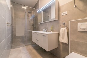 Luxurious Suites Elegance