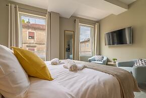 Luxurious Suites Elegance